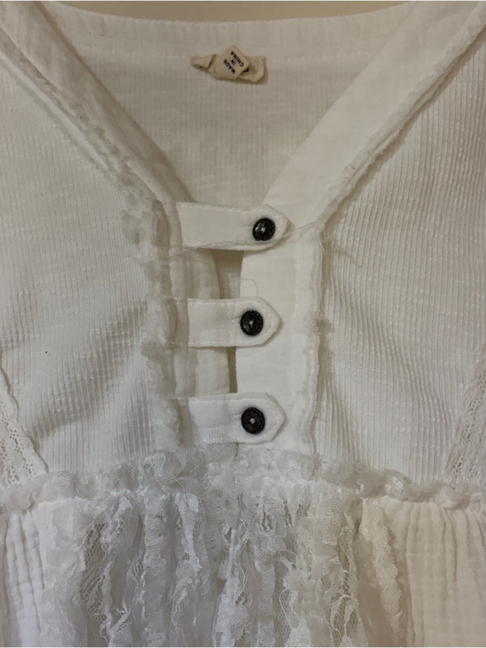 POL White Lace-Panel V-Neck Tunic - Picture 3 of 13